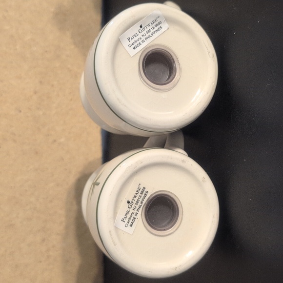 Christmas Tree Salt & Pepper Shakers - Picture 6 of 8